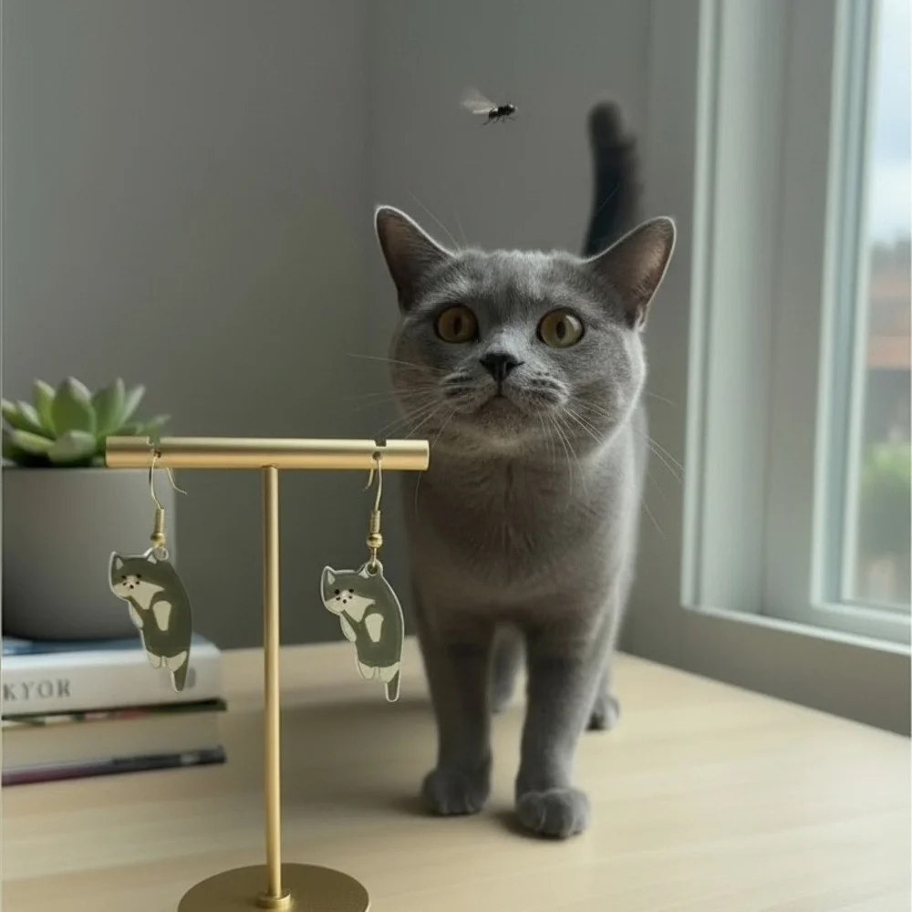 Handmade Gray White Cat Dangle Earrings Gold Tone Cute Kitty Jewelry 🐈‍⬛